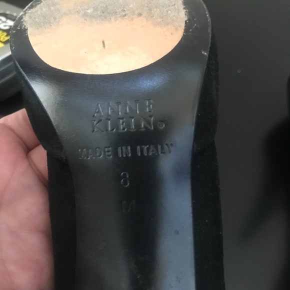 Anne Klein Black Shoes with bow. Size 8 - Picture 4 of 6